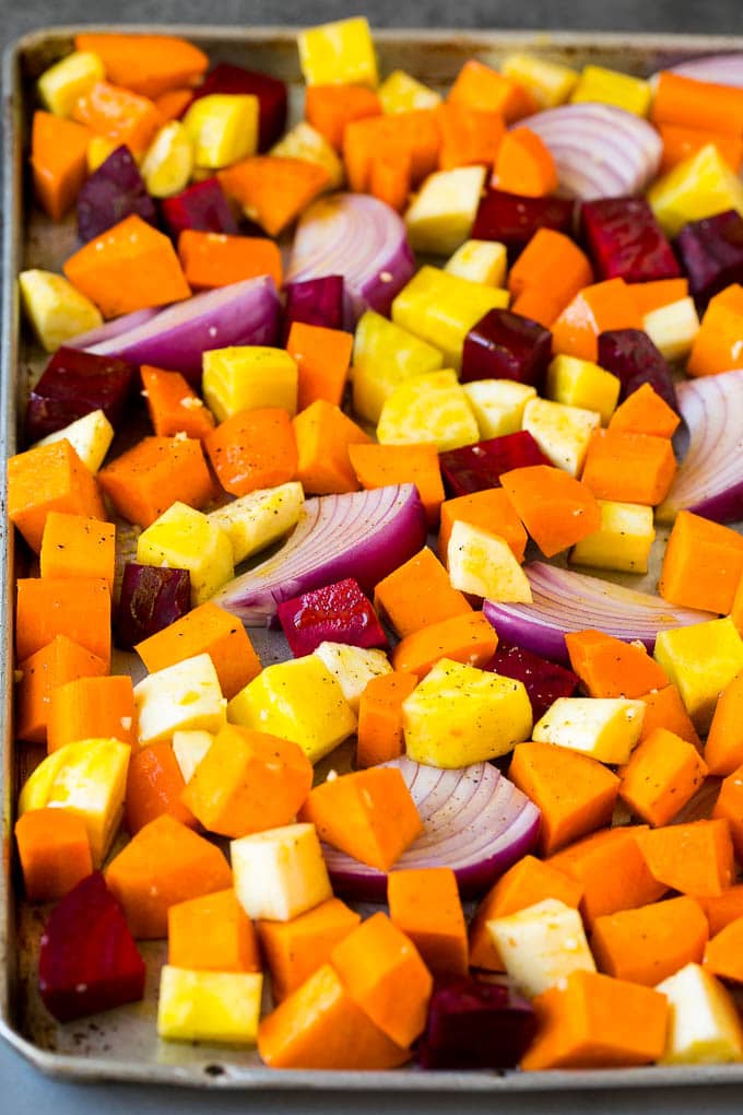 Roasted Root Vegetables Recipe | Roasted Sweet Potatoes | Roasted Beets | Roasted Carrots #carrots #beets #vegetables #sweetpotatoes #fall #parsnips #sidedish #sraye #cleaneating #healthy A mixture of root vegetables tossed with olive oil and garlic.