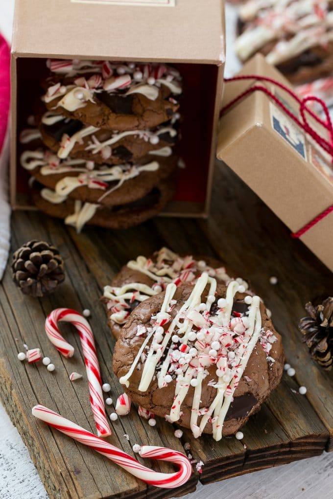 Peppermint Bark Cookie | Easy Peppermint Bark Cookies | Christmas Cookies | Peppermint Bark Cookies | Chocolate Peppermint Cookie #peppermint #peppermintbark #cookies #christmas #holiday #dessert #sraye Chocolate Peppermint Cookies topped with crushed candy canes in a gift box.