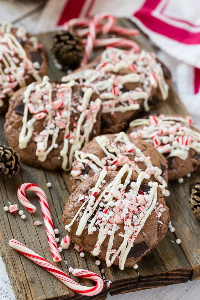 Peppermint Bark Cookie | Easy Peppermint Bark Cookies | Christmas Cookies | Peppermint Bark Cookies | Chocolate Peppermint Cookie #peppermint #peppermintbark #cookies #christmas #holiday #dessert #sraye Peppermint Bark Cookies drizzled with white chocolate.