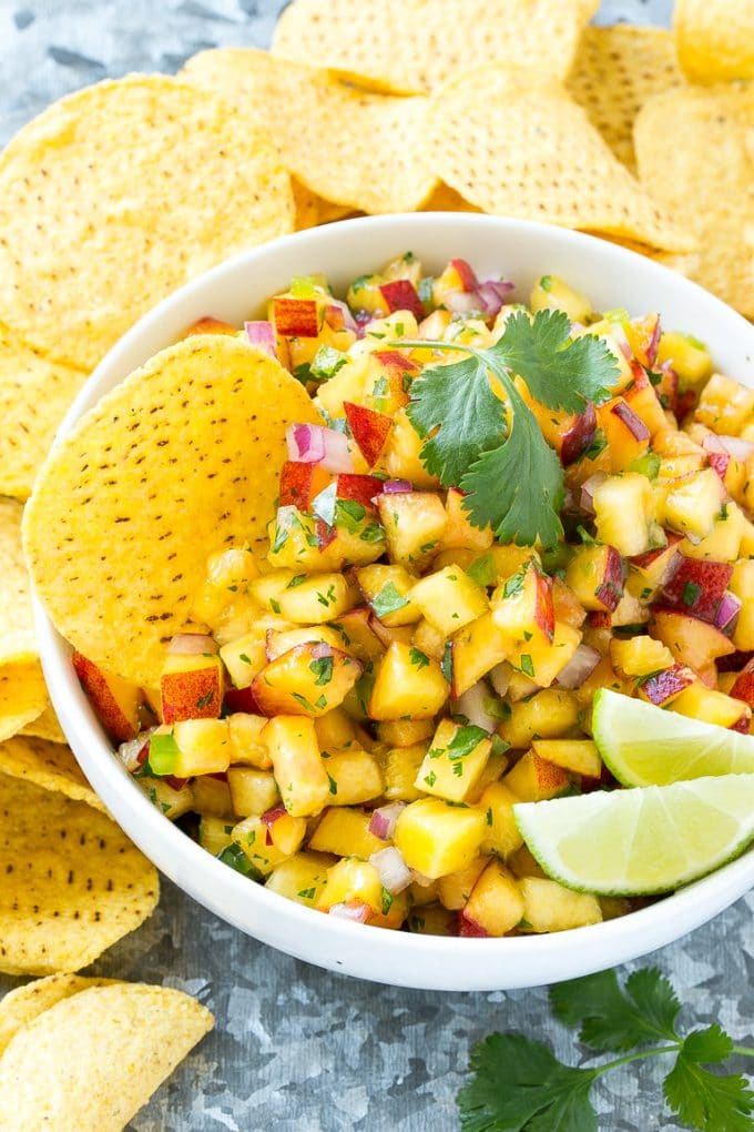 Peach Salsa | Fruit Salsa #peaches #salsa #dip #appetizer #sraye Peach salsa served with corn tortilla chips.