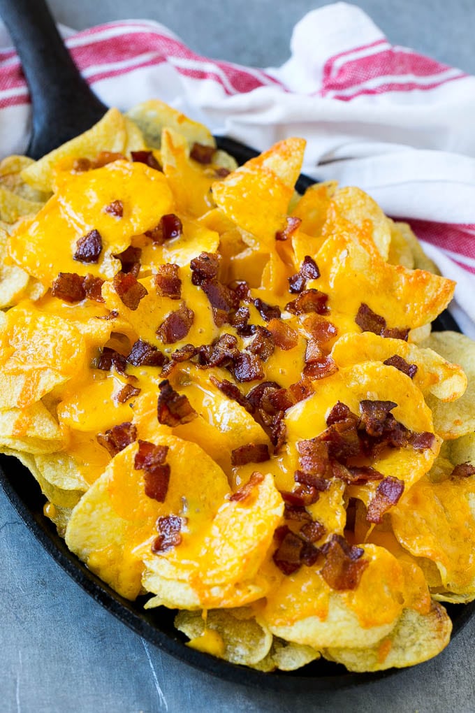 Irish Nachos Recipe | Potato Nachos | Potato Chip Recipe | Appetizer Recipe #nachos #potatoes #cheese #bacon #appetizer #sraye Potato chips topped with melted cheese and bacon.