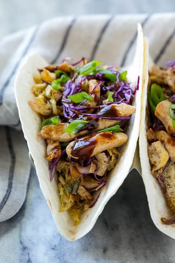 Moo Shu Chicken Recipe | Easy Chicken Recipe | Asian Chicken Recipe | Take Out Recipe | Easy Dinner Recipe #chicken #stirfry #mooshu #dinner #sraye Tortillas filled with stir fried chicken and veggies with eggs and hoisin sauce.
