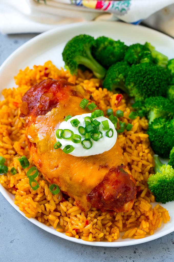 Salsa Chicken Recipe | Baked Chicken | Mexican Chicken #chicken #salsa #mexican #lowcarb #keto #glutenfree #dinner #sraye Salsa chicken served over Mexican rice with broccoli.