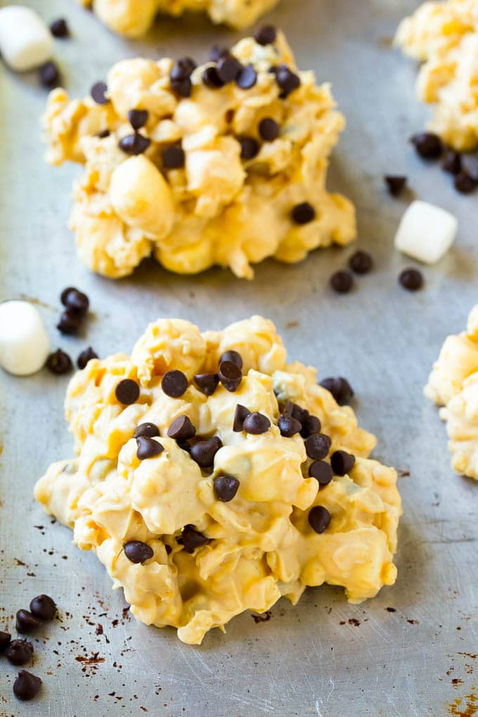 Avalanche Cookies Recipe | No Bake Cookie Recipe | Easy Cookie Recipe | Avalanche Bark #bark #avalanche #avalanchecookies #cookies #nobakecookies #nobake #dessert #sraye No bake avalanche cookies made with marshmallows, peanut butter and white chocolate.