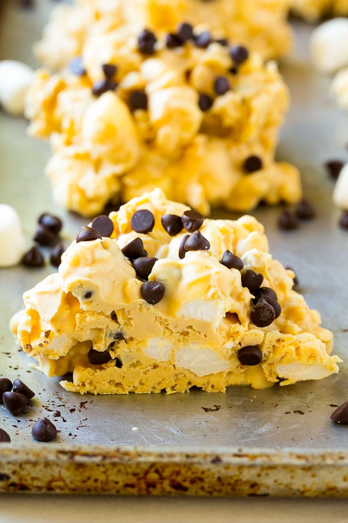 Avalanche Cookies Recipe | No Bake Cookie Recipe | Easy Cookie Recipe | Avalanche Bark #bark #avalanche #avalanchecookies #cookies #nobakecookies #nobake #dessert #sraye A cross section view of a no bake cookie.