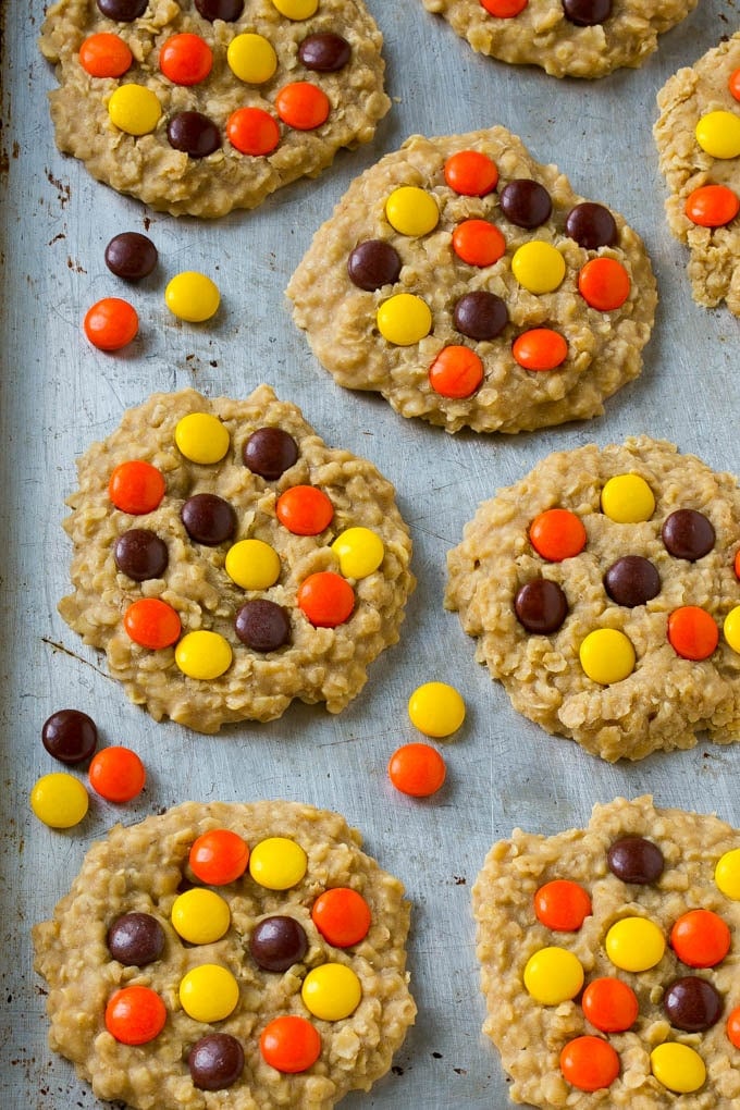 No Bake Peanut Butter Cookies Recipe | No Bake Cookies | Peanut Butter Cookies #peanutbutter #cookies #nobake #nobakecookies #peanutbuttercookies #dessert #sraye A sheet pan full of cookies with candies on top.
