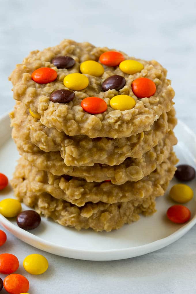 No Bake Peanut Butter Cookies Recipe | No Bake Cookies | Peanut Butter Cookies #peanutbutter #cookies #nobake #nobakecookies #peanutbuttercookies #dessert #sraye A plate with a stack of no bake peanut butter cookies.