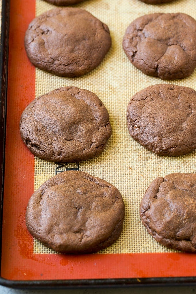 Nutella Cookies Recipe | Nutella Stuffed Cookies | Chocolate Cookies #nutella #chocolate #cookies #baking #dessert #sraye Baked chocolate stuffed cookies.