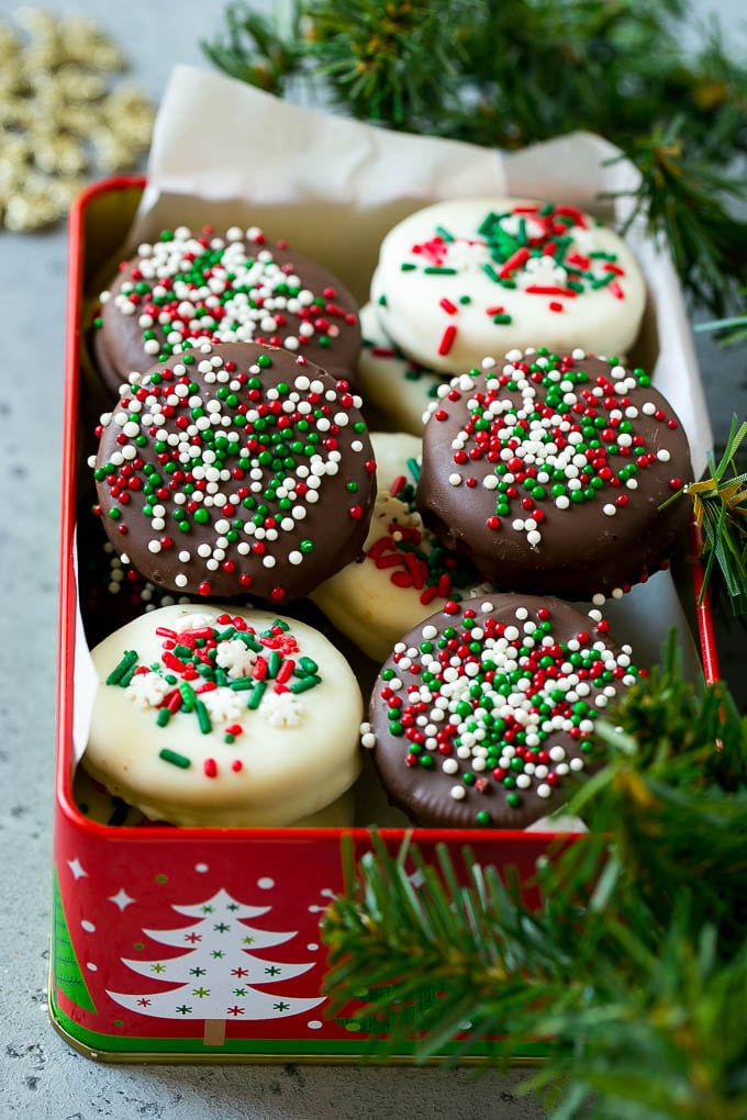 Chocolate Covered Oreos Recipe | Oreo Cookies | Chocolate Dipped Oreos #oreo #cookies #chocolate #sprinkles #dessert #sraye Christmas chocolate covered Oreos in a gift tin.