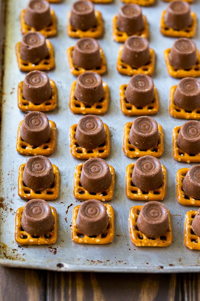 Rolo Pretzels Recipe | Chocolate Pretzels | Caramel Pretzels | Holiday Candy #christmas #baking #dessert #candy #chocolate #caramel #pretzels #sraye Squares with candies on top.