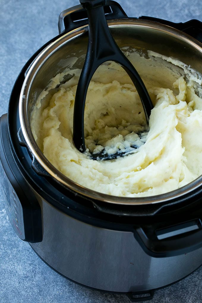 Instant Pot Mashed Potatoes Recipe | Pressure Cooker Mashed Potatoes | Easy Mashed Potatoes #potatoes #sidedish #instantpot #thanksgiving #dinner #sraye Mashed potatoes in an Instant Pot.