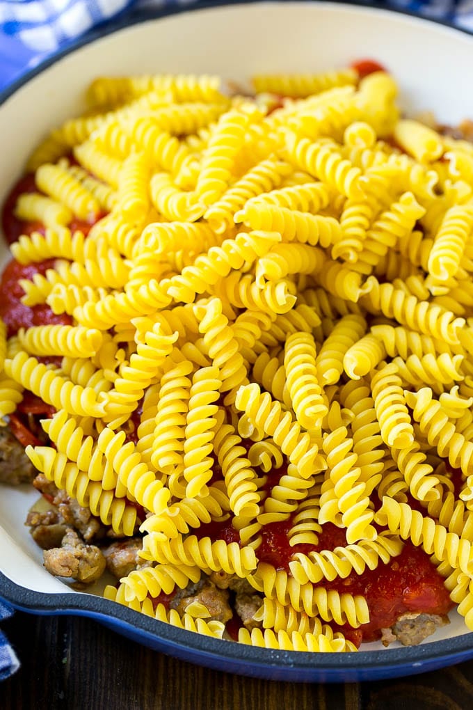 Pizza Pasta Recipe | Pepperoni Pasta | Sausage Pasta #italian #pepperoni #sausage #pizza #pasta #dinner #sraye #onepot Pepperoni, sausage, tomato sauce and uncooked pasta in a skillet.