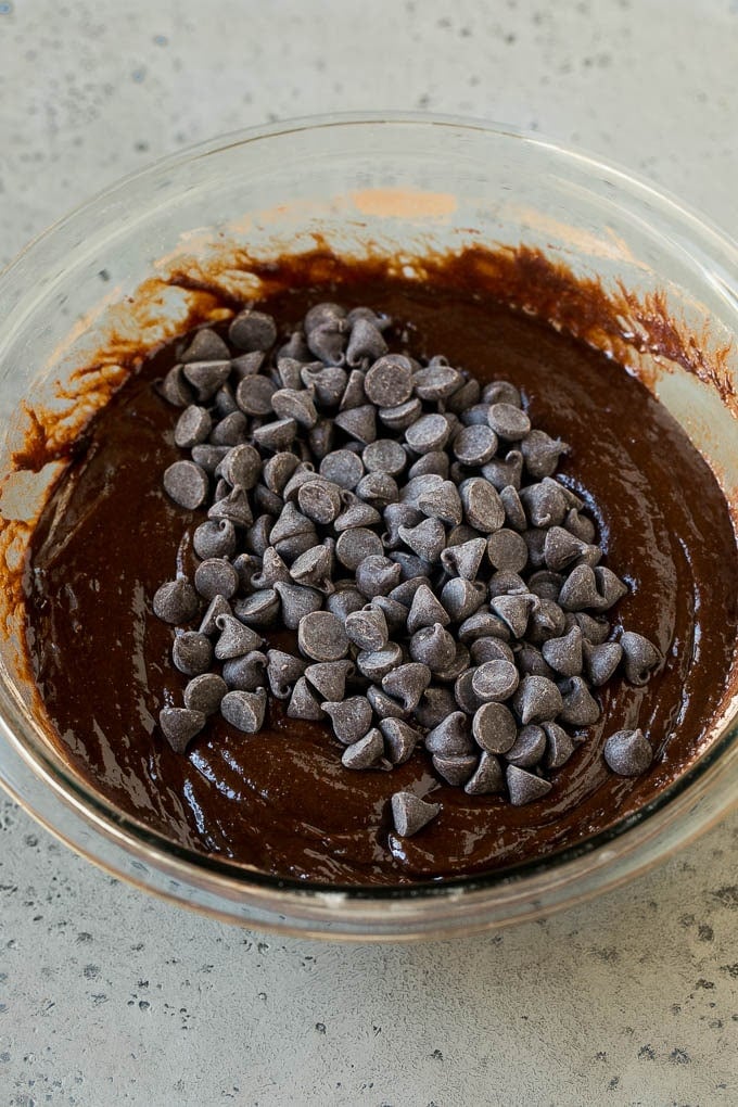 Oreo Brownies Recipe | Homemade Brownies | Chocolate Chip Brownies #brownies #oreos #chocolate #dessert #sweets #sraye Chocolate brownie batter with chocolate chips in it.