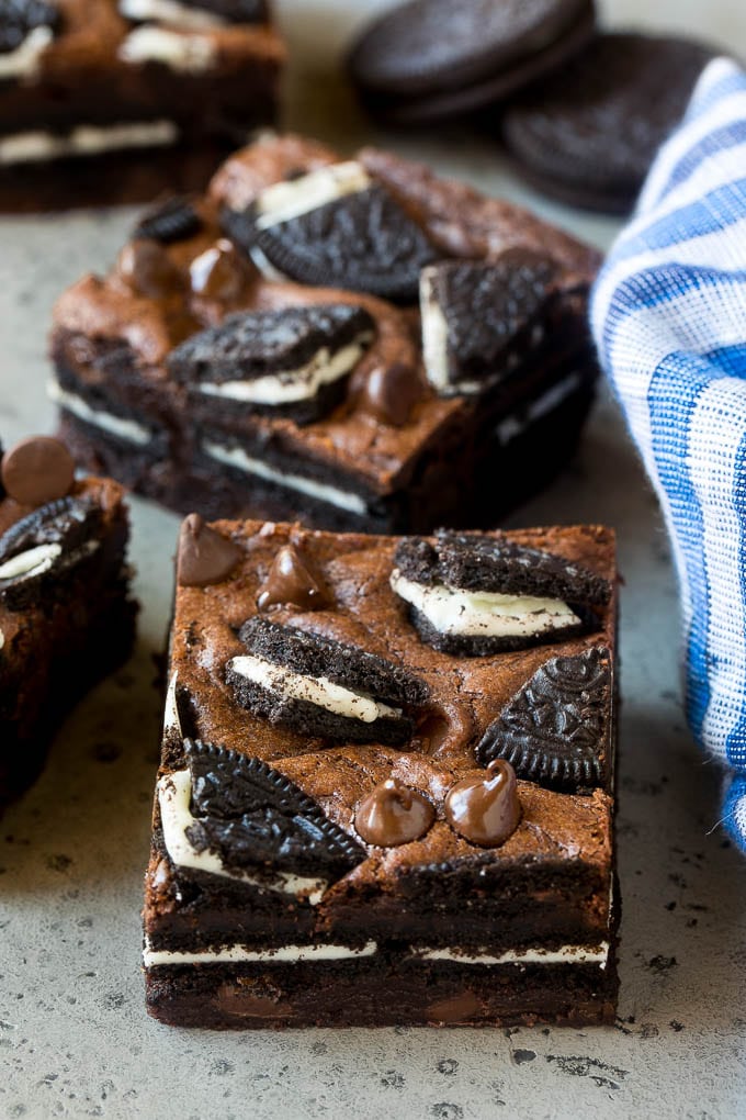 Oreo Brownies Recipe | Homemade Brownies | Chocolate Chip Brownies #brownies #oreos #chocolate #dessert #sweets #sraye Oreo brownies with layers of cookies between a rich fudgy dough.