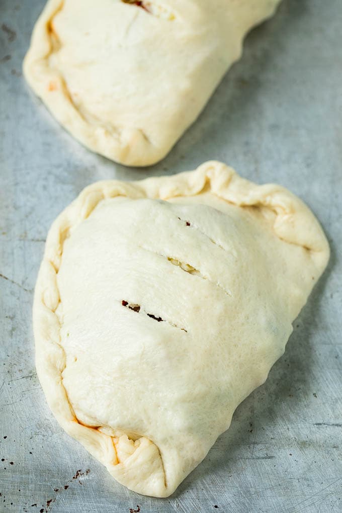 Calzone Recipe | Pizza Pockets #pizza #calzone #pepperoni #sausage #peppers #dinner #sraye #cheese Unbaked calzones ready to go into the oven.