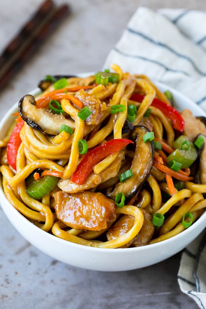 Stir Fry Noodles Recipe | Noodle Stir Fry #chicken #noodles #stirfry #mushrooms #dinner #sraye A bowl of stir fry noodles with chicken and vegetables.