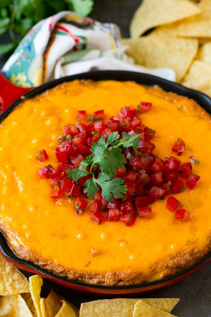 Bean Dip Recipe | Mexican Dip #dip #appetizer #mexicanfood #beans #cheese #sraye Cheesy Mexican bean dip topped with melted cheese and pico de gallo.