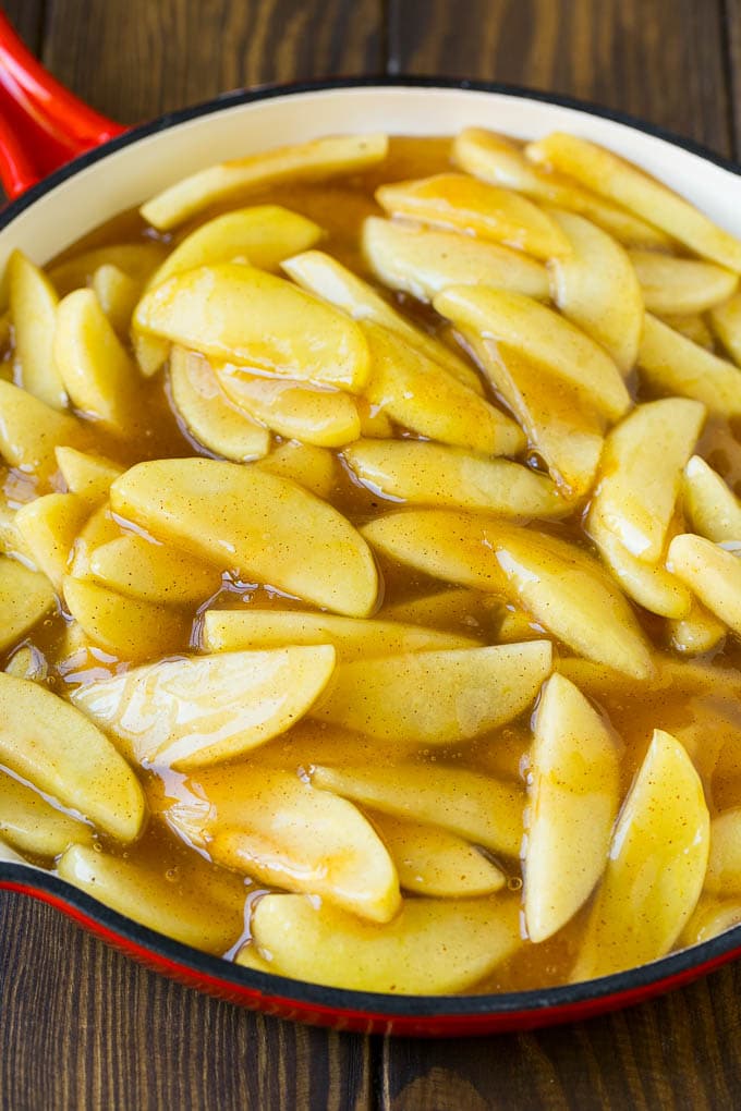 Dutch Apple Pie Recipe | Homemade Apple Pie #pie #apple #dessert #baking #fall #sraye Homemade apple pie filling in a skillet.