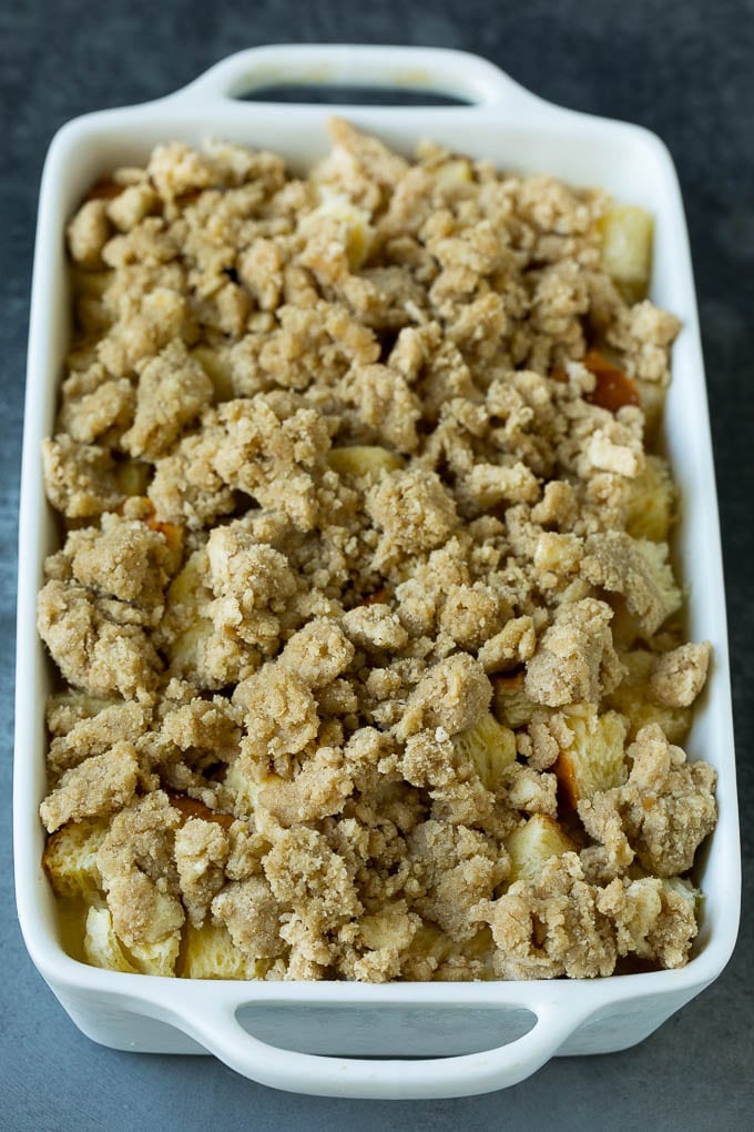 French Toast Casserole Recipe | French Toast Bake #frenchtoast #casserole #breakfast #brunch #sraye #bread French toast bake topped with cinnamon streusel.