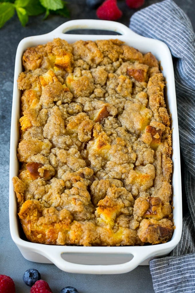 French Toast Casserole Recipe | French Toast Bake #frenchtoast #casserole #breakfast #brunch #sraye #bread A dish of french toast casserole topped with brown sugar streusel.