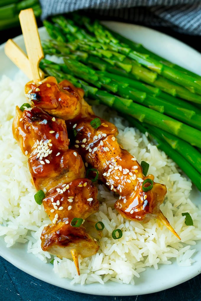 Chicken Yakitori Recipe | Grilled Chicken #chicken #grilling #dinner #sraye Yakitori skewers served over steamed rice with asparagus.