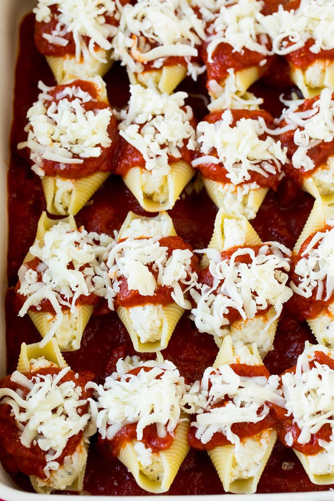Baked stuffed shells filled with three types of cheese and topped with marinara sauce. #pasta #sraye Filled pasta topped with marinara sauce and shredded cheese.